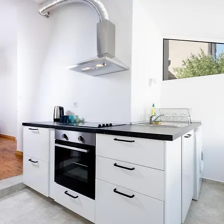 The White - Bogoridi Main Street Apartment *